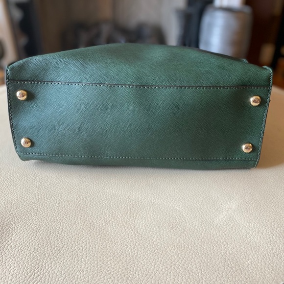 Michael Kors Hamilton Large Saffiano Tote - Picture 2 of 7